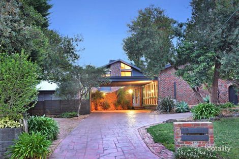 18 Andrew Cres, Croydon South, VIC 3136