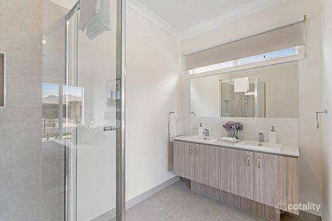 Property photo of 15 Featherwood Crescent Craigieburn VIC 3064