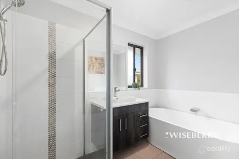 Property photo of 66 Figtree Boulevard Wadalba NSW 2259