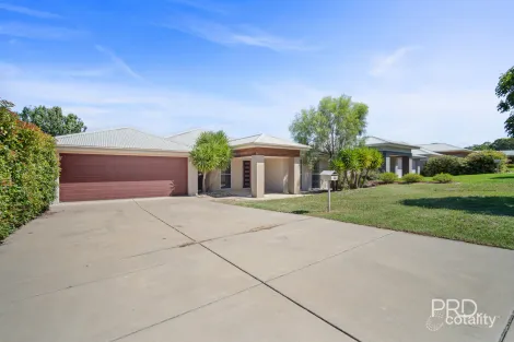 66 Strickland Dr, Boorooma, NSW 2650