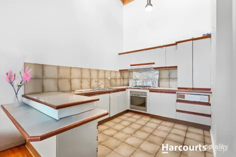 Property photo of 5 Waruka Close Endeavour Hills VIC 3802