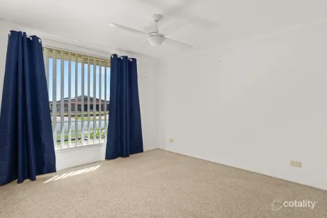 Property photo of 18 Albatross Way Old Bar NSW 2430