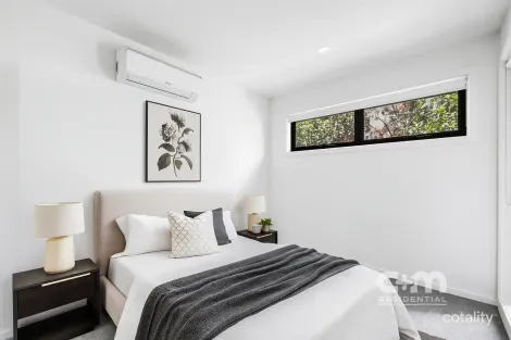 Property photo of 2/9 Nerissa Grove Oak Park VIC 3046