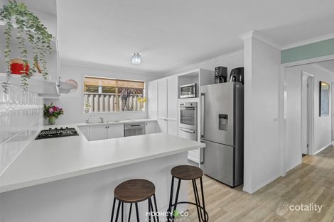 Property photo of 21 Hamilton Drive Cranbourne North VIC 3977
