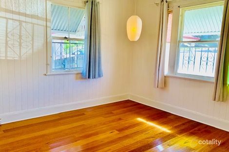 32 Nairn St, Milton, QLD 4064