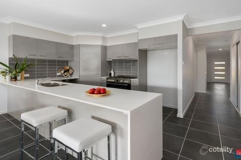Property photo of 5 Hakea Lane Deebing Heights QLD 4306