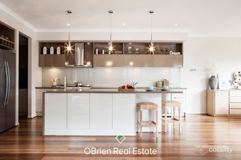 Property photo of 8 Bonnington Boulevard Clyde North VIC 3978