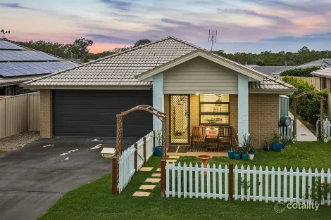 Property photo of 6 Cams Boulevard Summerland Point NSW 2259