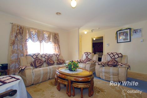 Property photo of 6 Gowrie Place Cranbourne West VIC 3977
