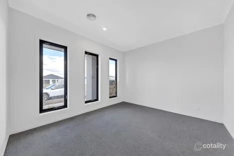 15 Brushtail St, Mambourin, VIC 3024