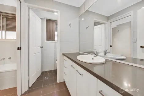 Property photo of 8 Florian Grove Oakhurst NSW 2761