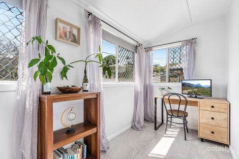 Property photo of 42 Roseneath Parade Wynnum West QLD 4178
