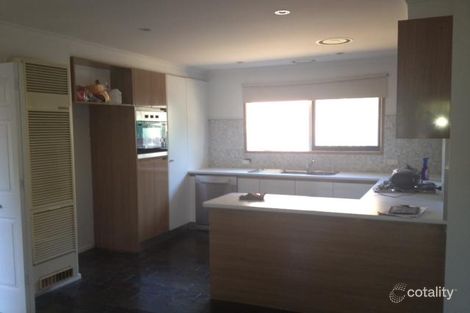 Property photo of 4 Albyn Court Mill Park VIC 3082