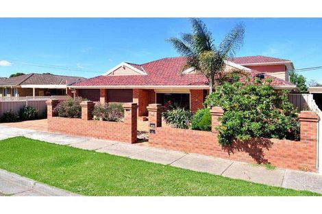 Property photo of 24 Gumtree Close St Albans VIC 3021