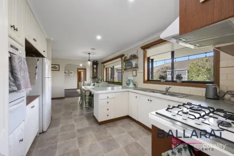 Property photo of 18 Waltham Drive Mitchell Park VIC 3355