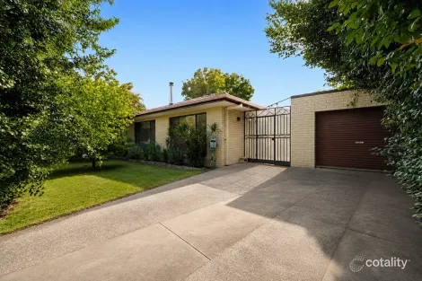 Property photo of 3 Claret Court Bright VIC 3741
