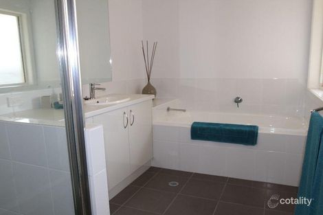 Property photo of 1/8 New Street Mount Lofty QLD 4350