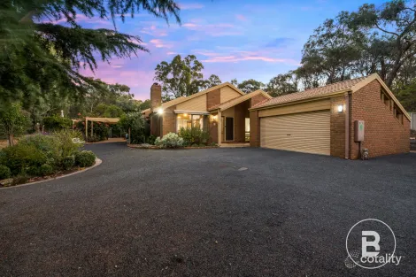 Property photo of 3 Ningana Drive Kennington VIC 3550