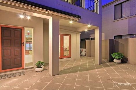Property photo of 2/9 Norman Street Southport QLD 4215