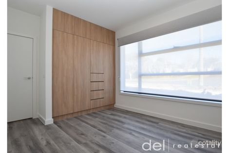 Property photo of 20 Chalcot Drive Endeavour Hills VIC 3802