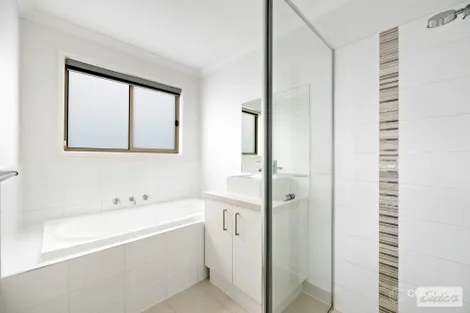 Property photo of 1 Red Gum Avenue Trafalgar VIC 3824