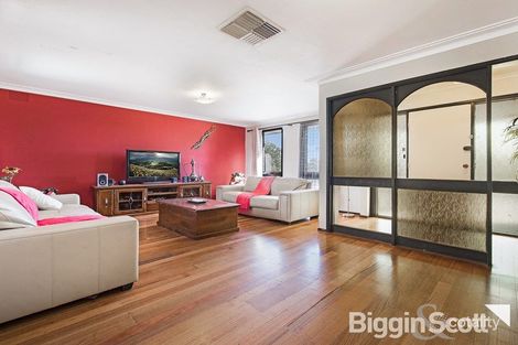 Property photo of 25 James Cook Drive Endeavour Hills VIC 3802