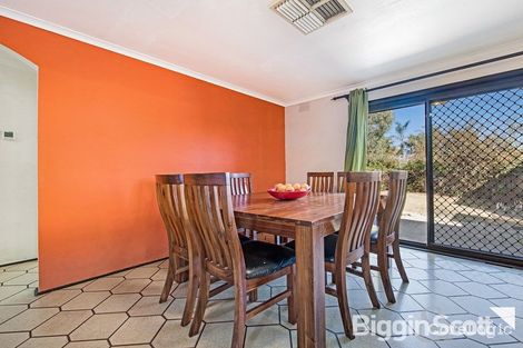 Property photo of 25 James Cook Drive Endeavour Hills VIC 3802