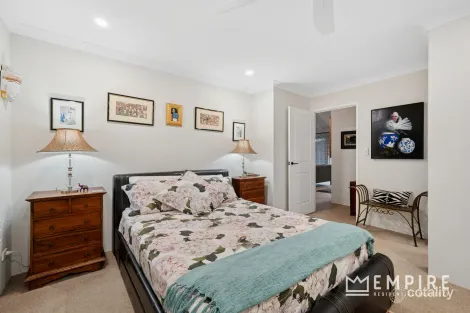 Property photo of 16 Compton Close Lake Coogee WA 6166