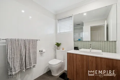 Property photo of 16 Compton Close Lake Coogee WA 6166