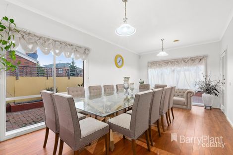 Property photo of 18 Redbark Hill Circuit South Morang VIC 3752