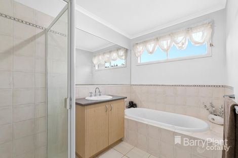 Property photo of 18 Redbark Hill Circuit South Morang VIC 3752