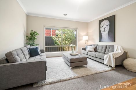 Property photo of 10 Eltham Parade Manor Lakes VIC 3024