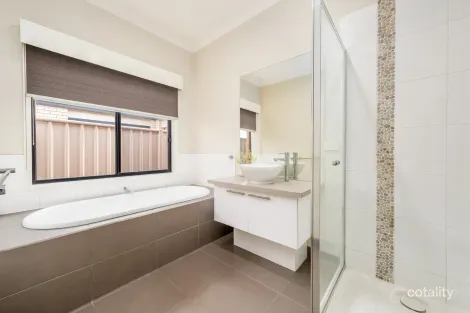 Property photo of 13 Settlers Drive Kialla VIC 3631