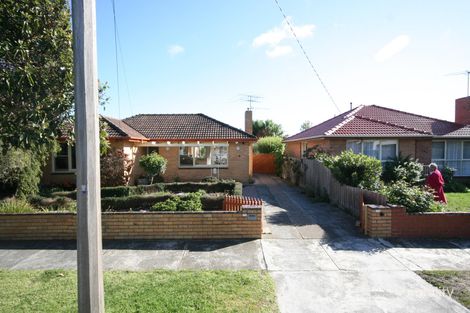 4 Castleton Rd, Herne Hill, VIC 3218