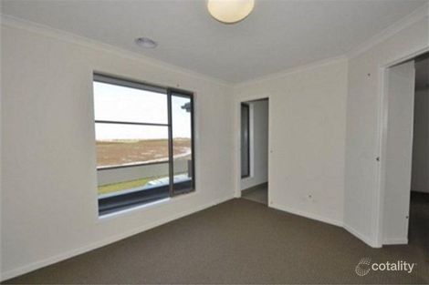 Property photo of 11 Attunga Grove Werribee VIC 3030