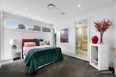 Property photo of 2201 The Parkway Hope Island QLD 4212