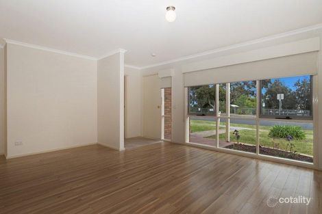 Property photo of 28 Rowellyn Avenue Carrum Downs VIC 3201