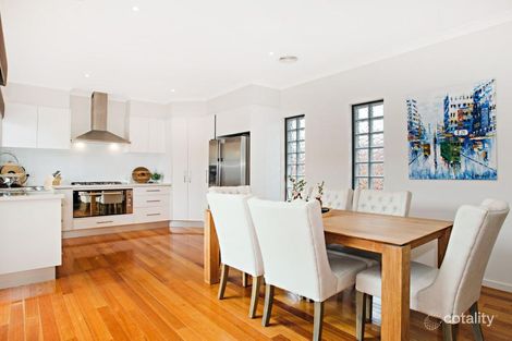 Property photo of 1/2 Roland Avenue Strathmore VIC 3041