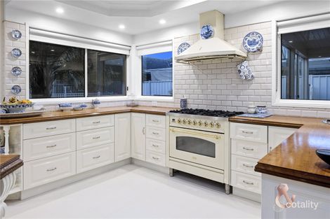 Property photo of 31 Jacaranda Place Craigieburn VIC 3064