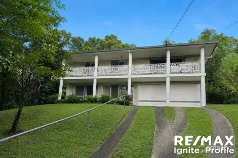 10 Rowena St, Kenmore, QLD 4069