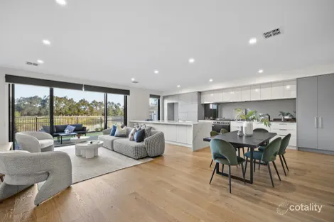 24 Emica Pde, Knoxfield, VIC 3180