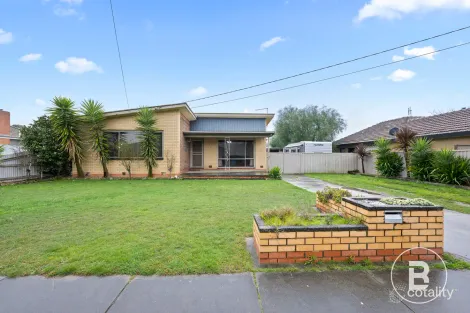 4 FORM ST, WENDOUREE, VIC 3355
