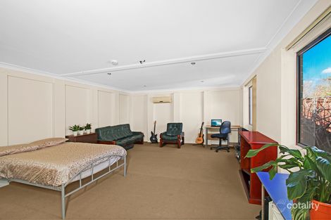 Property photo of 18 Opal Place Bossley Park NSW 2176