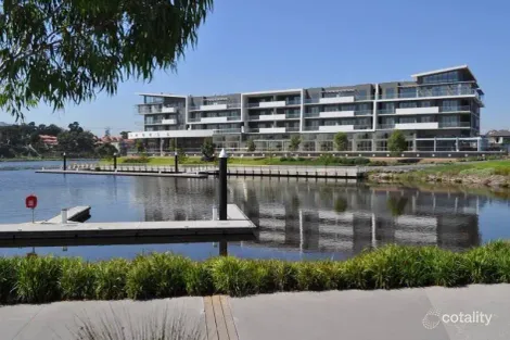 Property photo of 13 Lakeside Crescent Maribyrnong VIC 3032