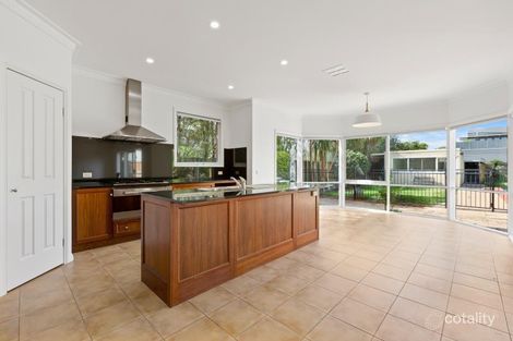 Property photo of 82 Orrong Crescent Caulfield North VIC 3161