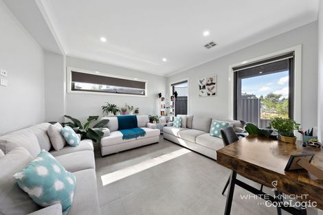 Property photo of 5 Oberon Court Fraser Rise VIC 3336