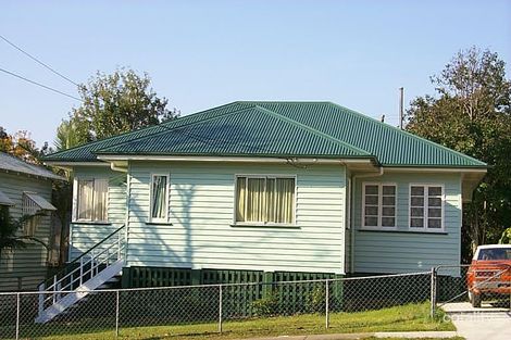 17 Russell Ave, Norman Park, QLD 4170