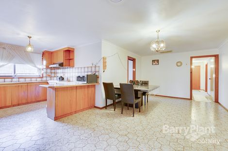 Property photo of 5 Corryong Crescent Taylors Lakes VIC 3038