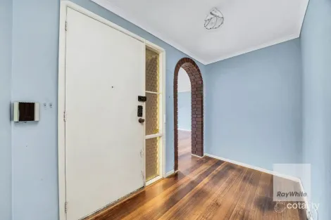 Property photo of 9 Milton Place Gladstone Park VIC 3043