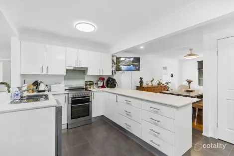 Property photo of 104 Kerry Crescent Berkeley Vale NSW 2261